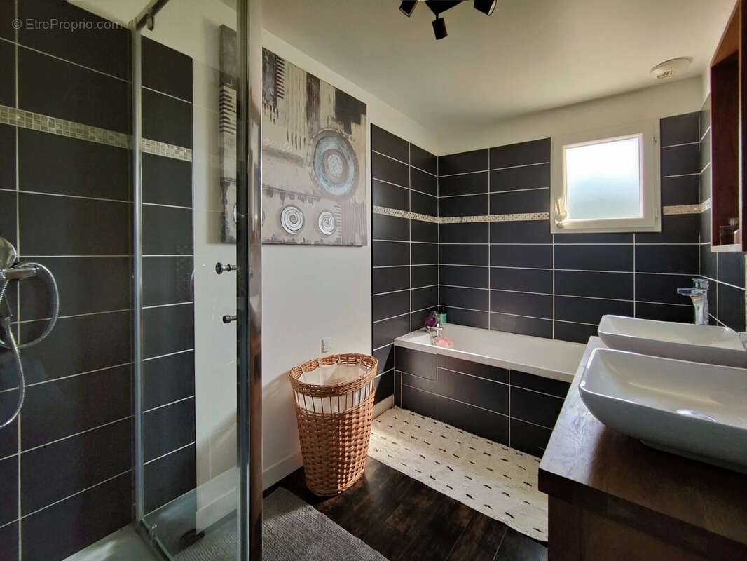 Maison à AYGUEMORTE-LES-GRAVES