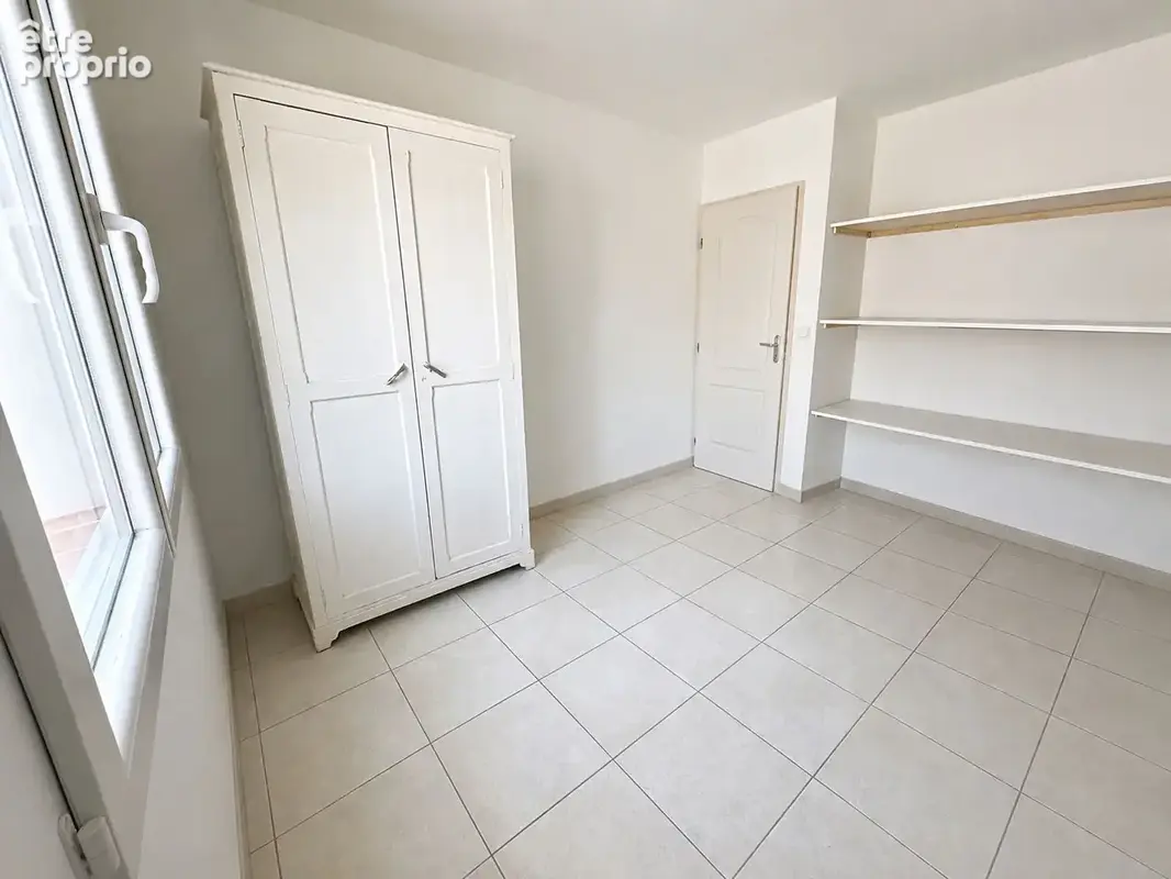Maison plain pieds - 2 chambres- garage - vaste terrain - photo 9