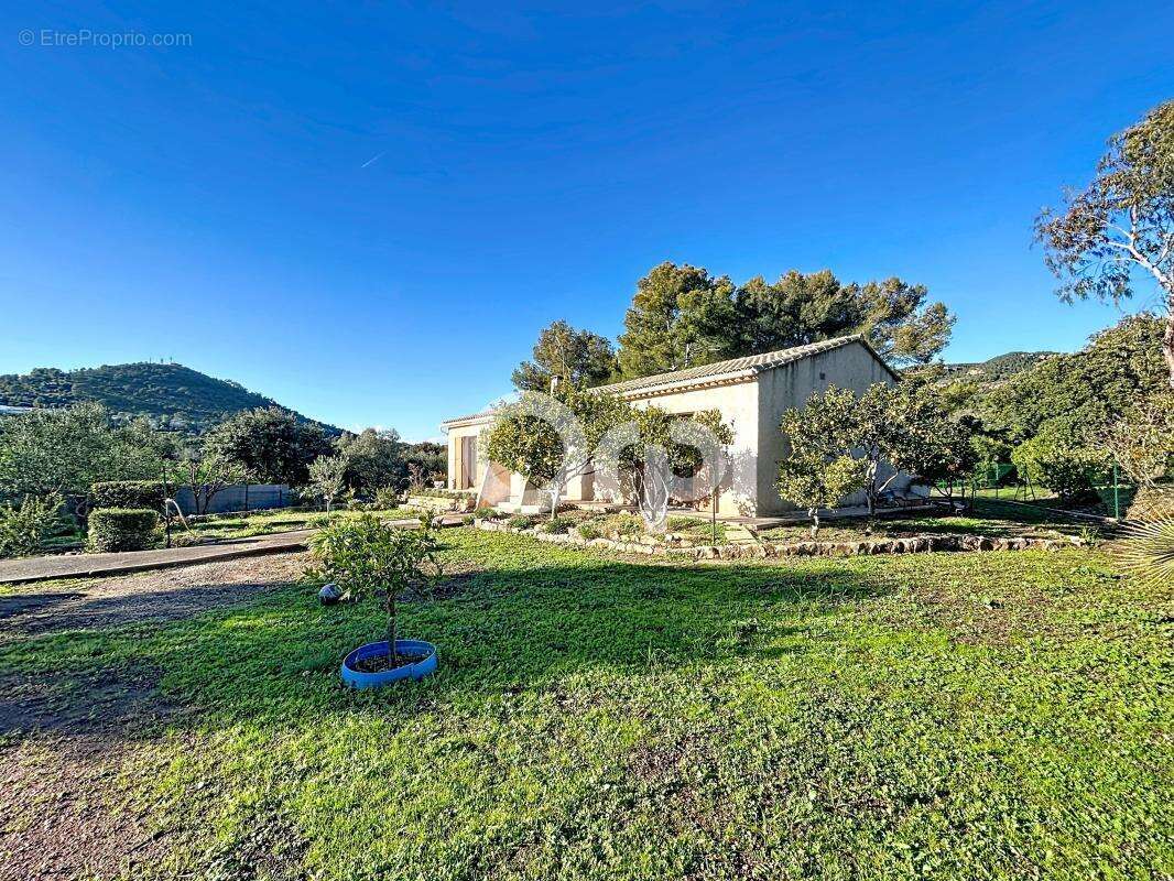 Maison à ROQUEBRUNE-SUR-ARGENS