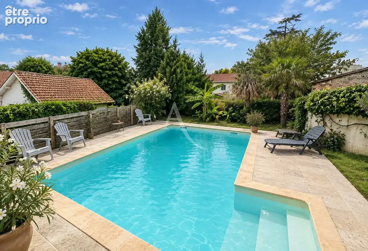 A VENDRE - Maison familiale de caractère au coeur de Penne-d'Agenais, avec piscine - photo 2