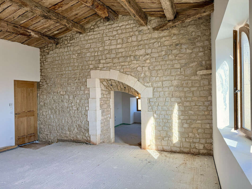 Dickjan POPPEMA vous propose une appartement T4 dans un ancien château - Appartement à SAINT-CHRISTOL