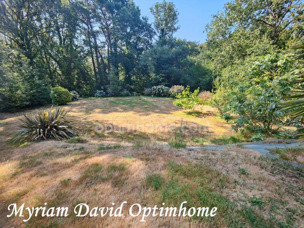 Maison familiale 171 m² – DPE C – 5 chambres – Terrain paysagé de 2 400 m² – Rostrenen - photo 21