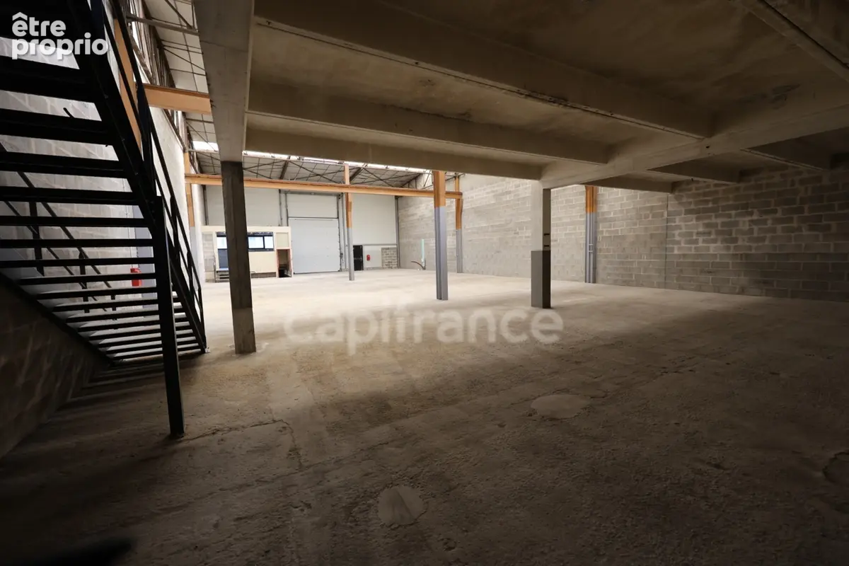 Local d'activite 577 m² – caen nord  – frais de notaire réduits - réhabilitation premium - photo 5
