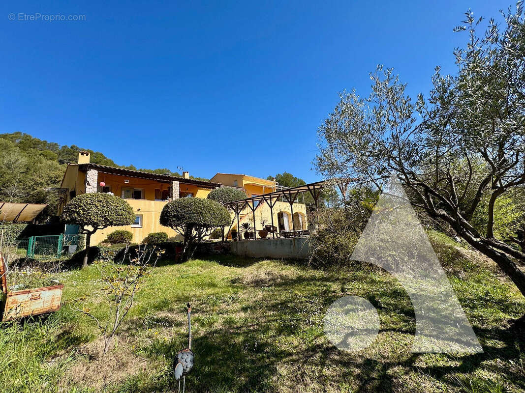 Maison à VILLECROZE