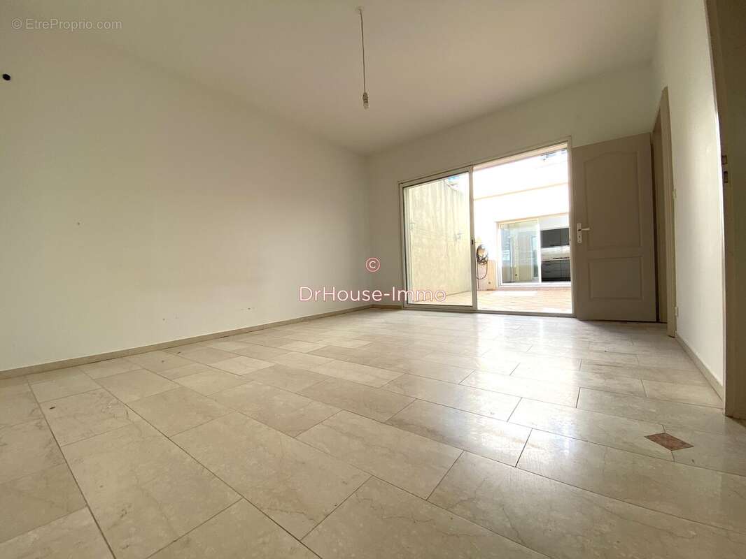 Maison à SAINT-LAURENT-D'AIGOUZE