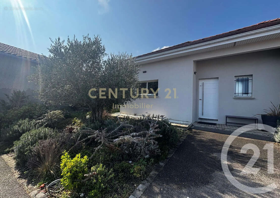 Maison à LES EPARRES