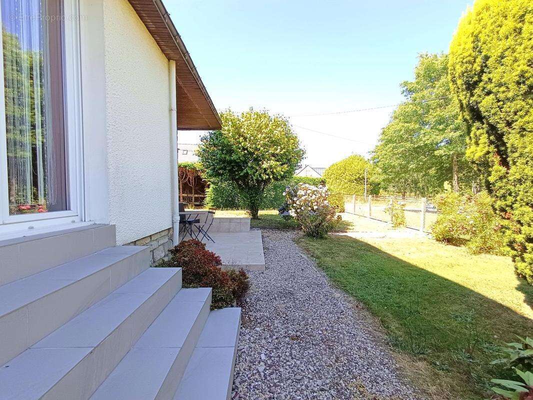 Maison en bourg de serent - photo 10
