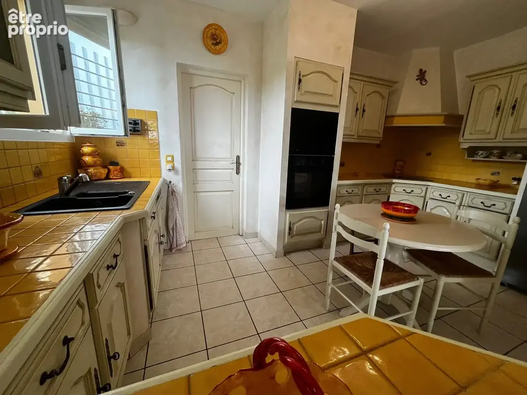 VILLA 120m2, T5 avec Vue Panoramique, jardin, Garage et Piscine à Toulon Ouest - photo 12