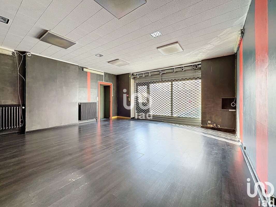 Photo 3 - Commerce à LA MOUILLE