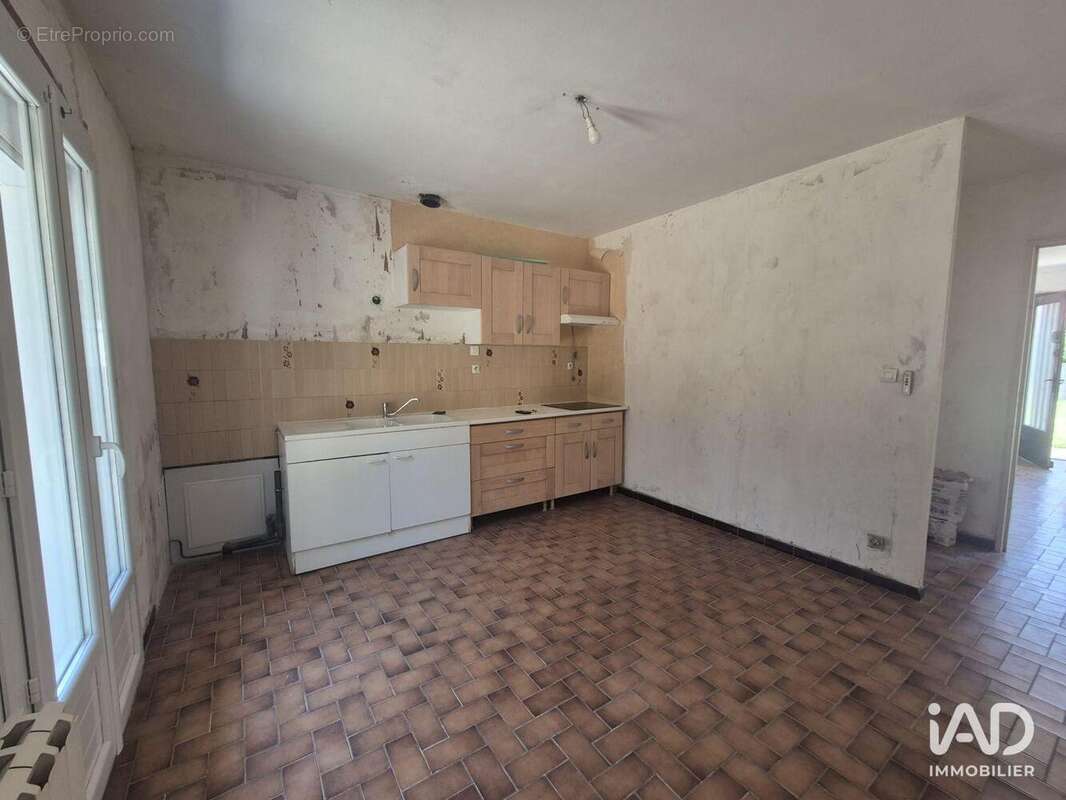 Maison 107 m² à Bourg-Les-Valence  - photo 4