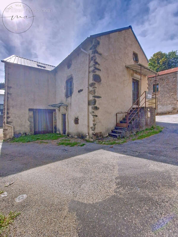 Maison à MURAT-SUR-VEBRE