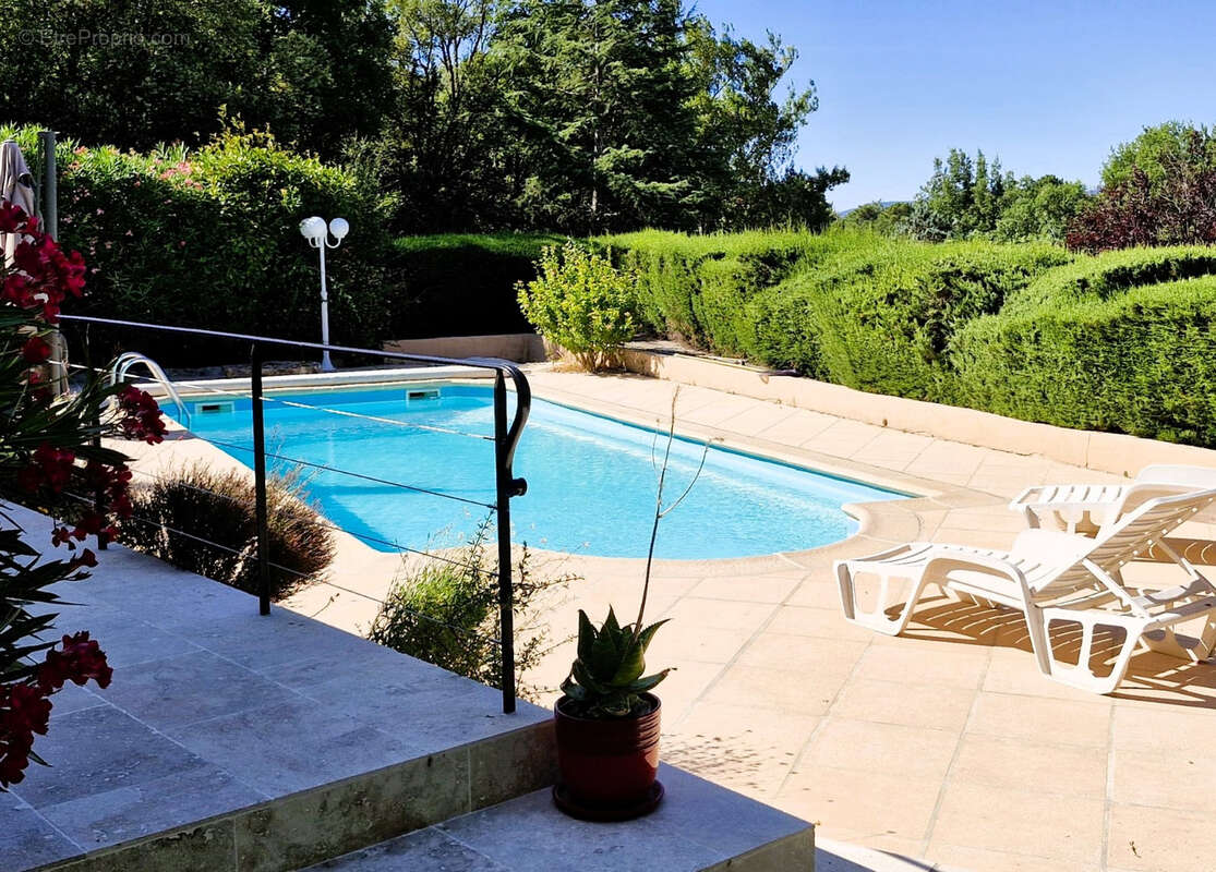 Maison à BAGNOLS-EN-FORET