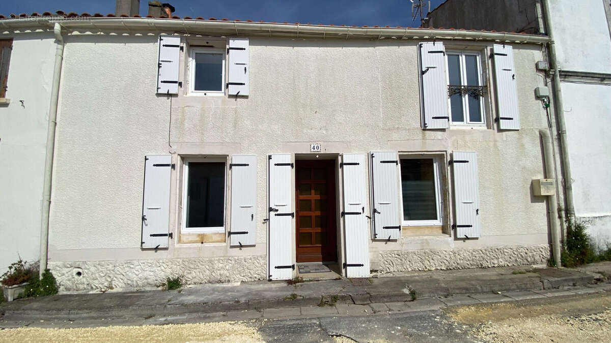 Maison à BOURCEFRANC-LE-CHAPUS