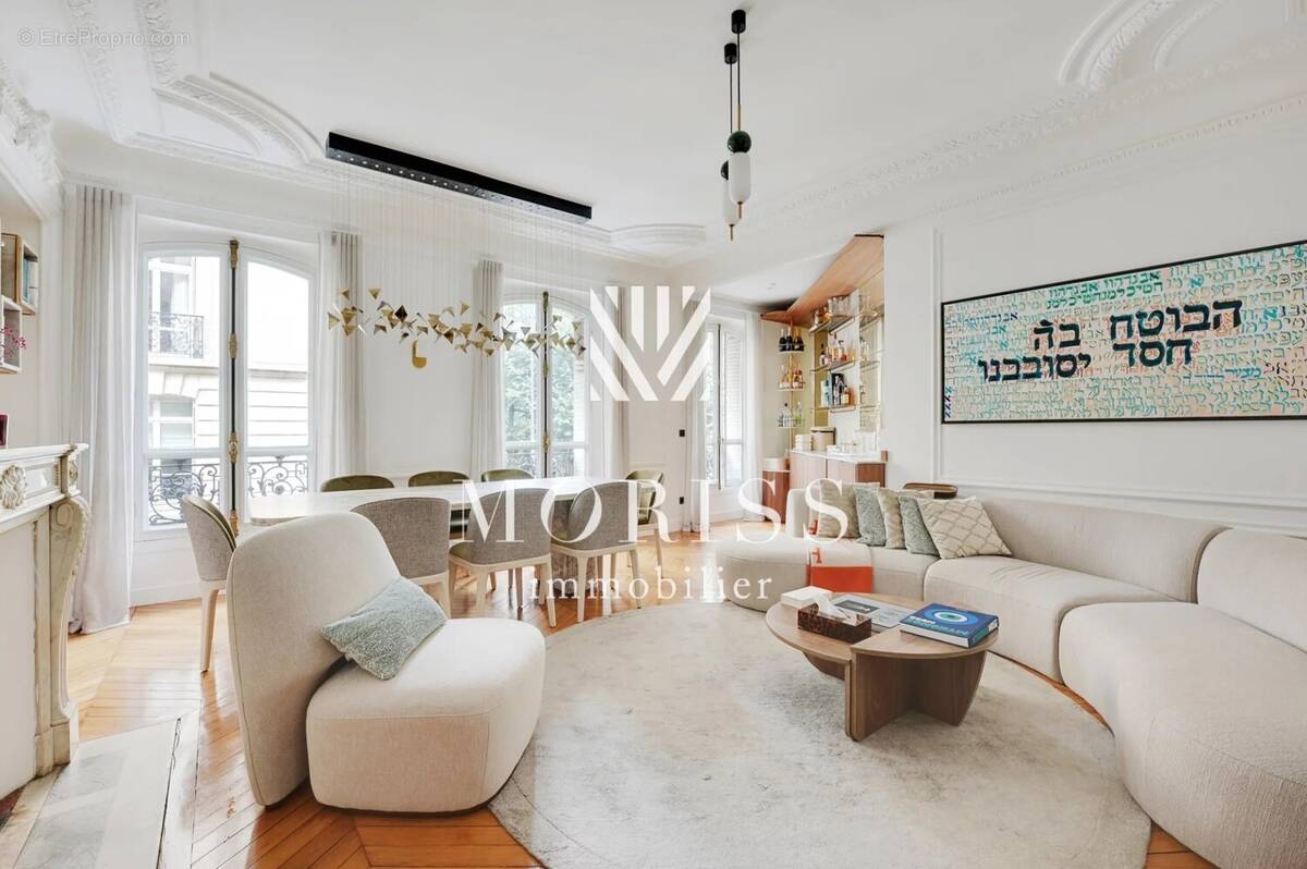 Appartement à PARIS-16E