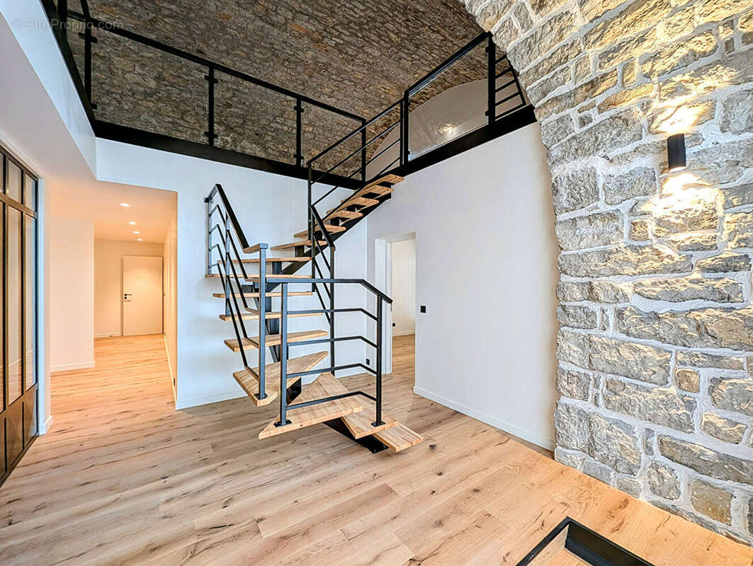 LOFT rénové  Aix Les Bains coeur de ville -  avec garages - photo 12