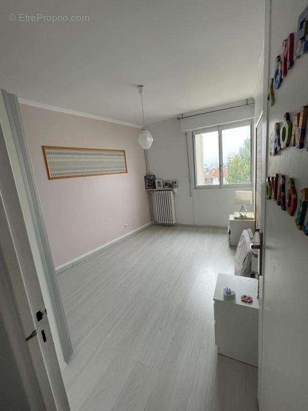 Appartement à LES LILAS