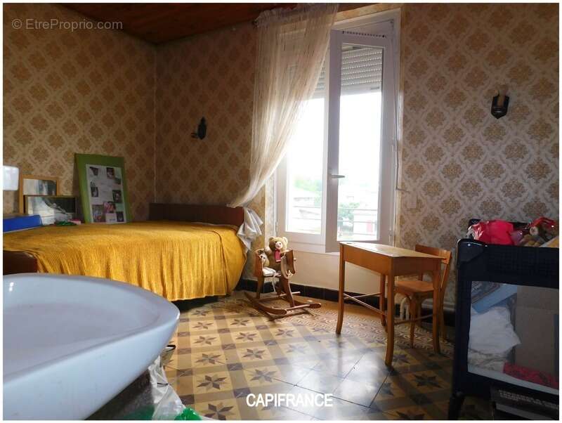 Commerce à LE CHAFFAUT-SAINT-JURSON