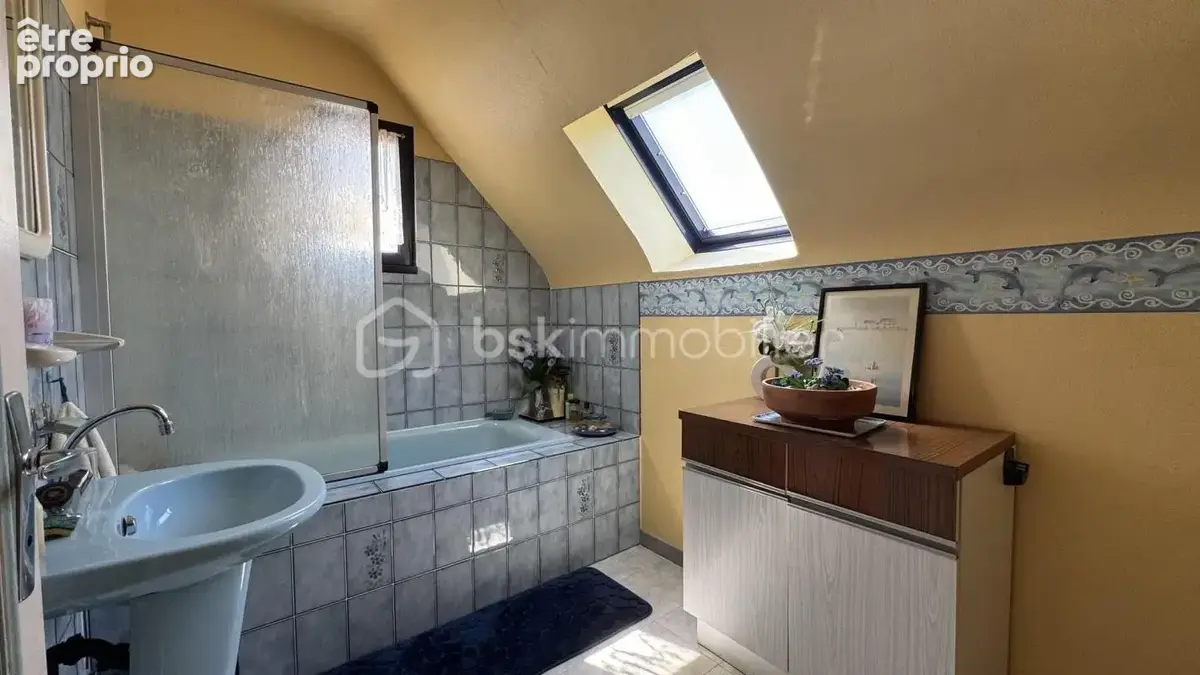 Maison traditionnelle - 5 pièces - 3 chambres + 1 bureau - sous-sol complet - jardin clos et arboré - photo 20