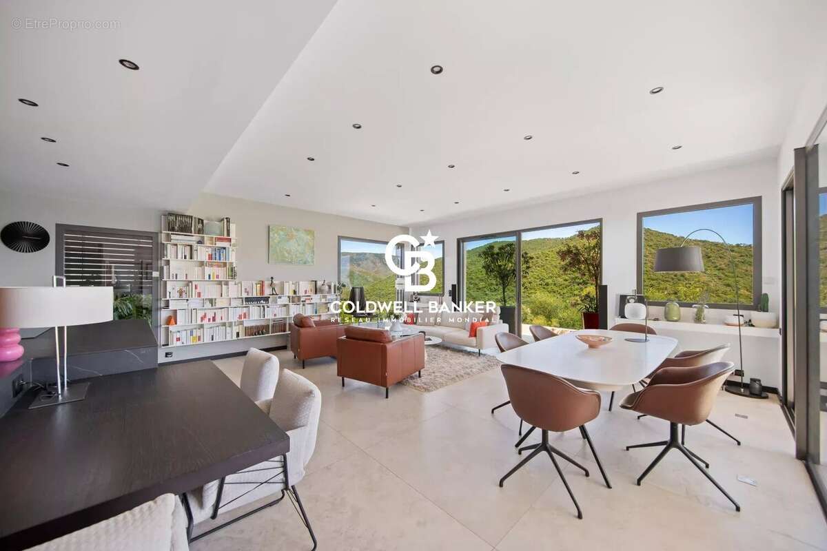Villa contemporaine vue mer, Golf de Valcros - 83250 La Londe-les-Maures - photo 26