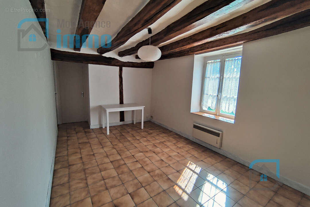 A Mehun-sur-Yèvre  - Maison en pierres 4 chambre + grande dépendance - Terrain en bordure de rivière - photo 6