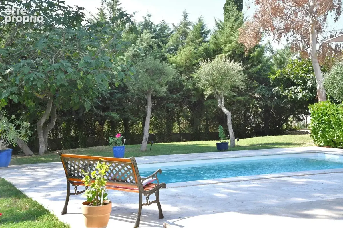 Maison méridionale de 230 m² avec maison d’invités, piscine et jardin dans Uzès - photo 3