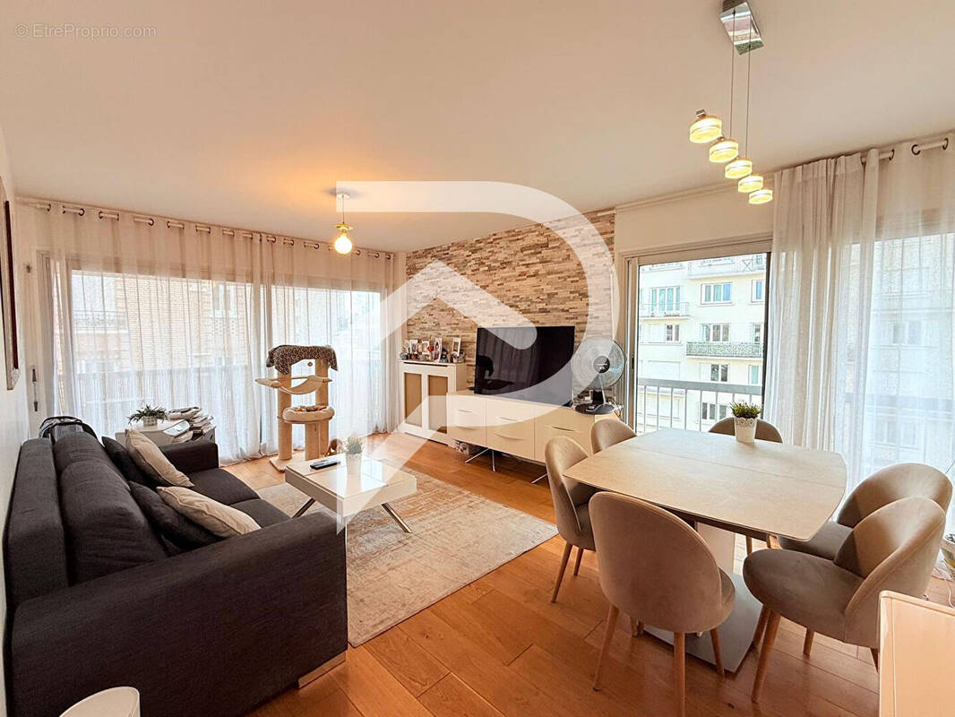 Appartement à CHARENTON-LE-PONT