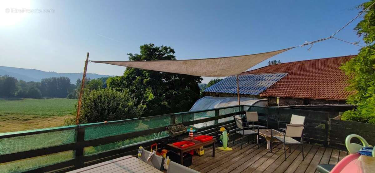 Maison à LIVINHAC-LE-HAUT