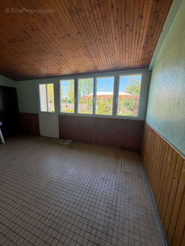 AIZENAY, maison 5 chambres et grandes dépendances sur 2 535 m2 de terrain - photo 13
