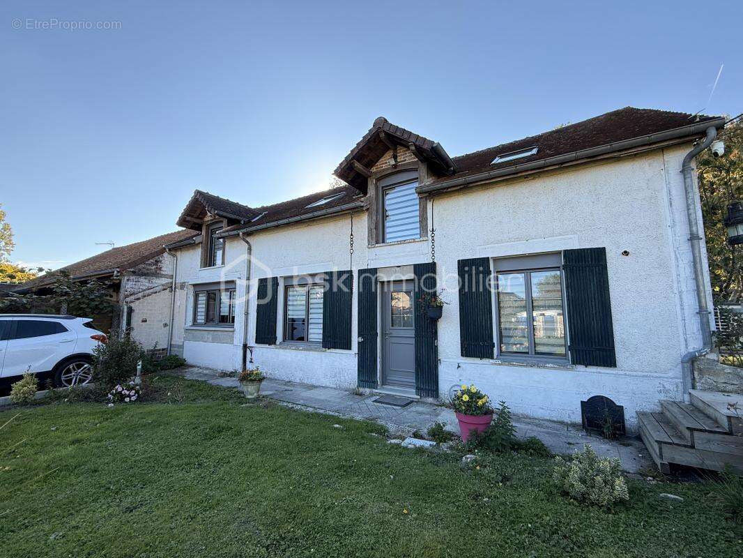 Maison à MONTIGNY-LENCOUP