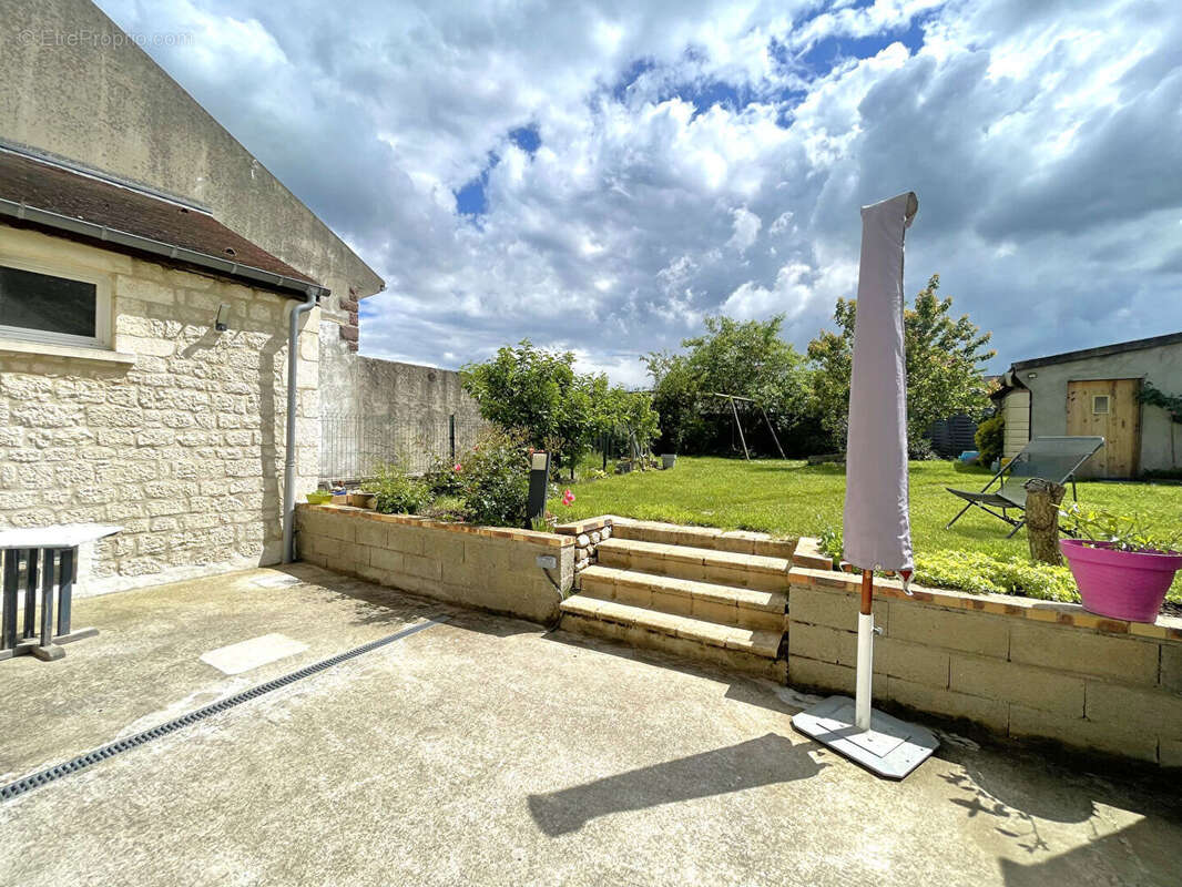 Maison 132 m2 (145 m2 au sol) avec jardin au centre du village de Bouafle - photo 3