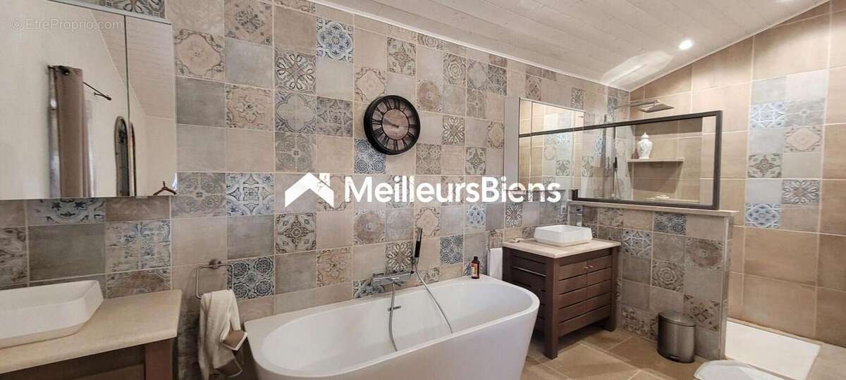 Propriété en pierre 427 m² à Saint-Just-d'Ardèche avec 2 gîtes 5* - photo 15
