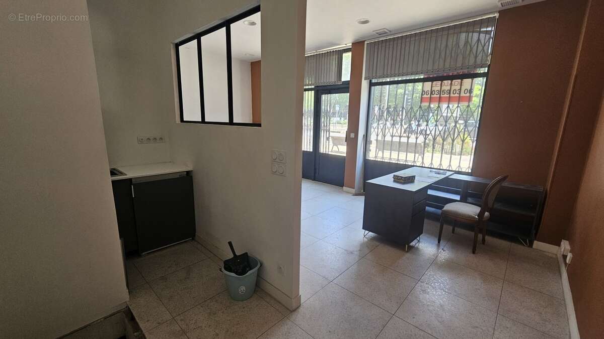 Commerce à MARSEILLE-4E