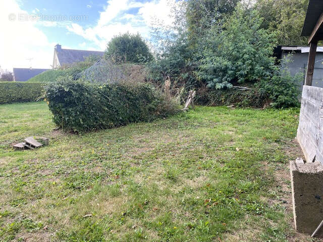 Terrain à QUESSOY
