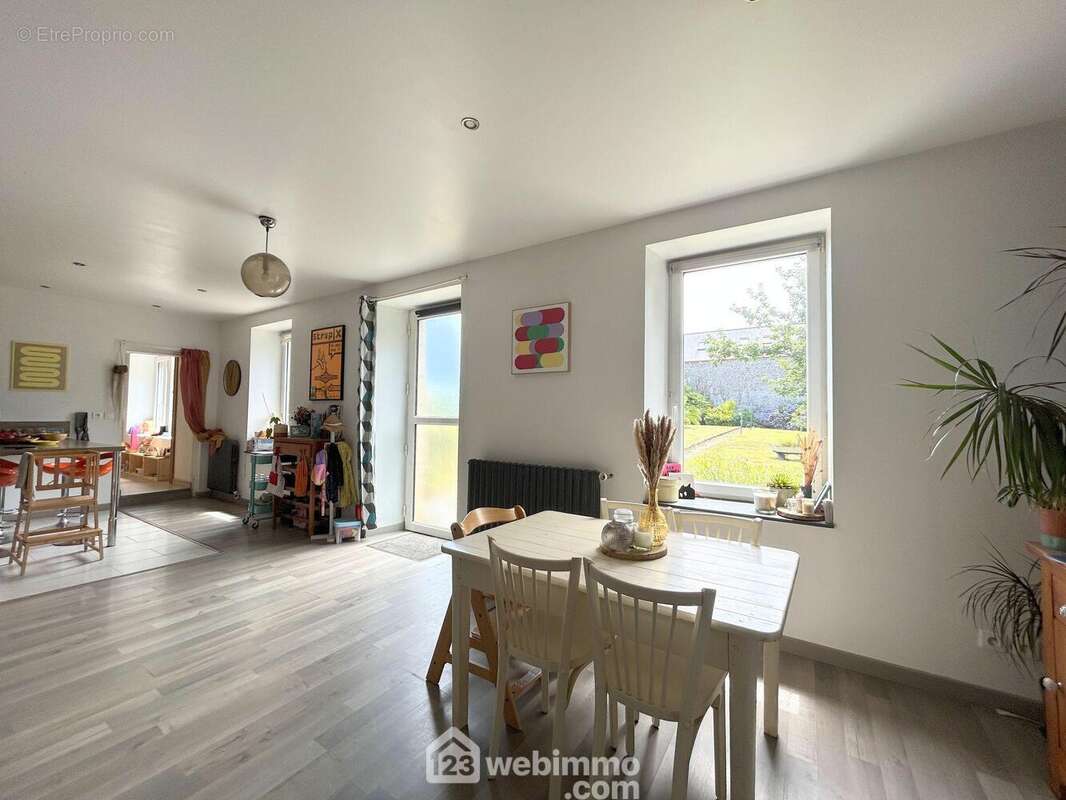 Maison à TREDREZ-LOCQUEMEAU