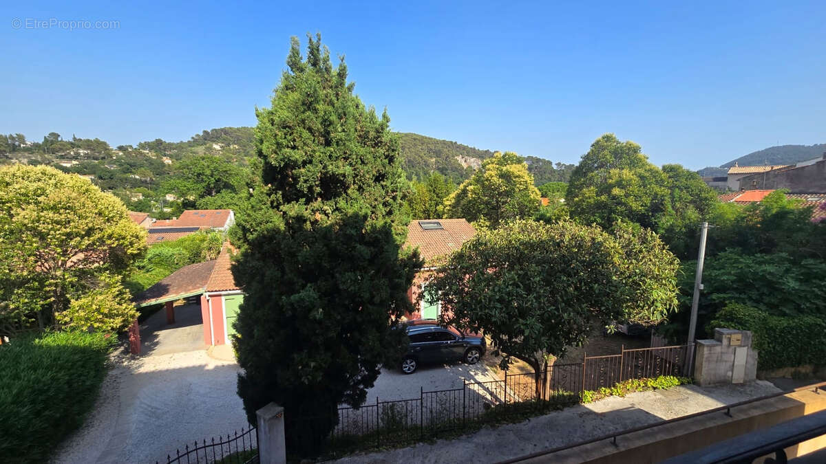 Appartement T3 avec terrasse et double garage - photo 4