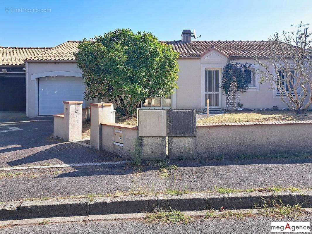 Vertou Bourg – Maison de plain-pied avec beaux volumes et 2 garages - photo 2