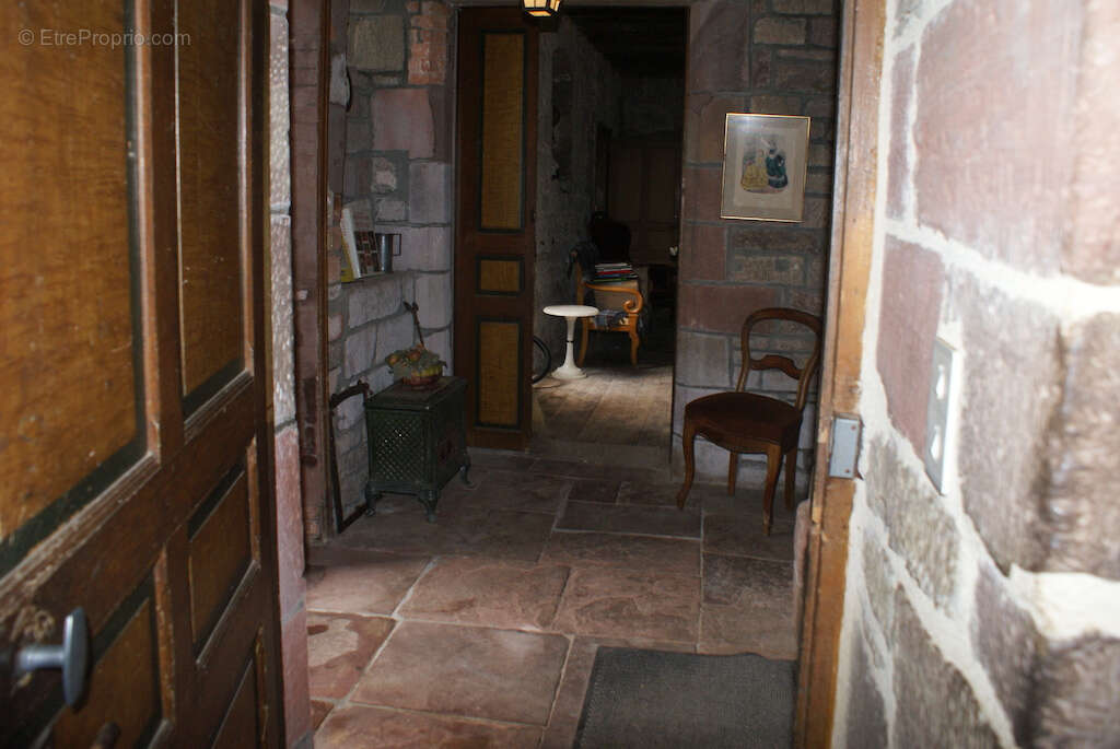 Maison à COLLONGES-LA-ROUGE