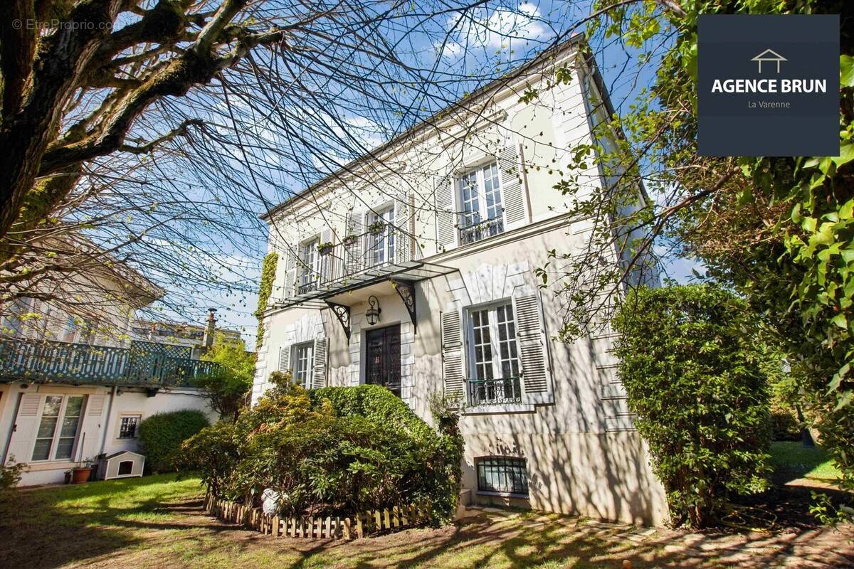 Maison à SAINT-MAUR-DES-FOSSES