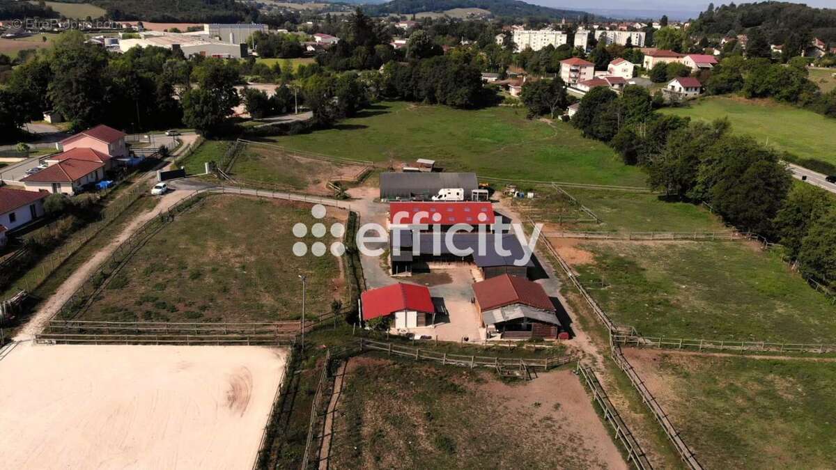 Commerce à SAINT-JEAN-DE-BOURNAY