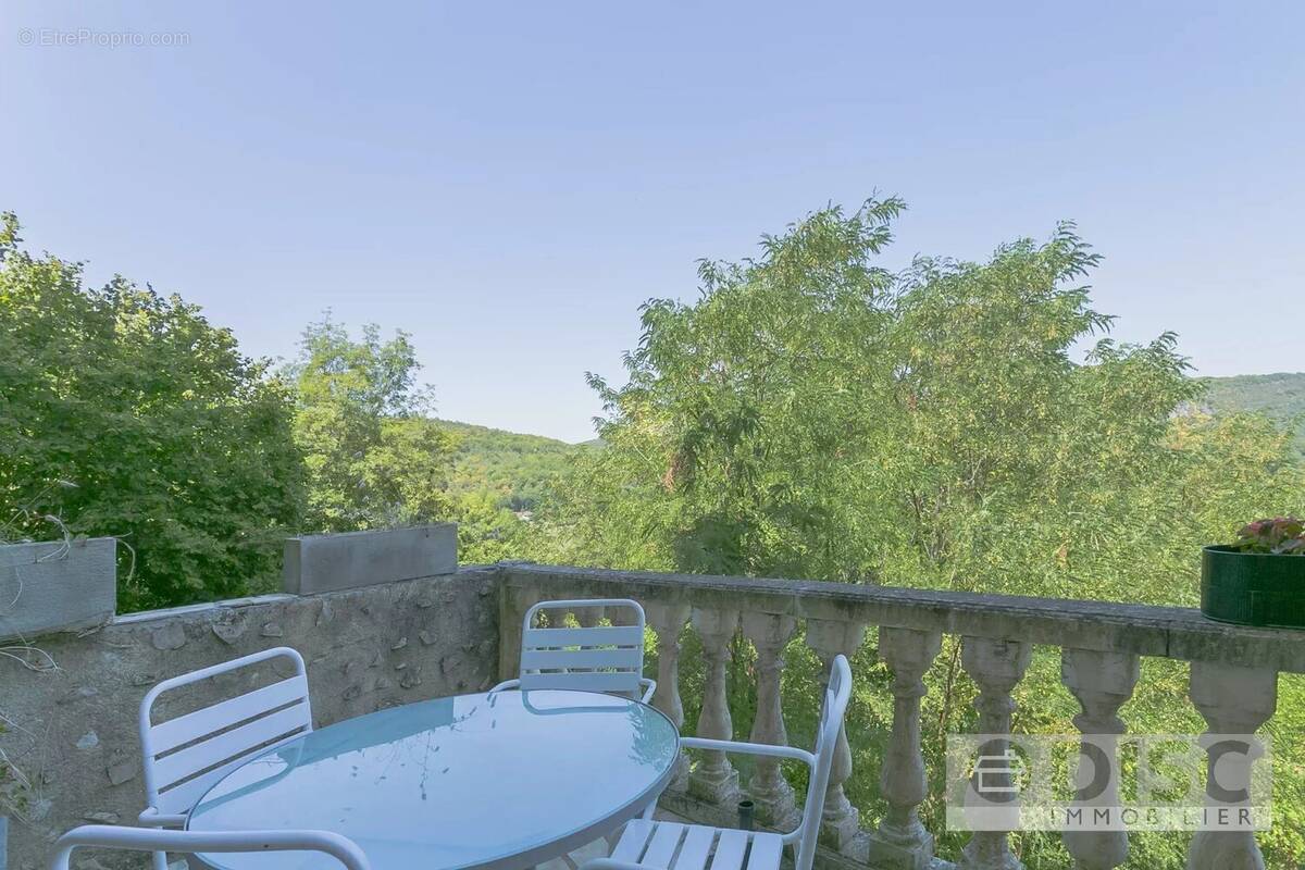 Bel appartement avec terrasse et vues imprenables dans le centre médiéval de Penne - photo 1