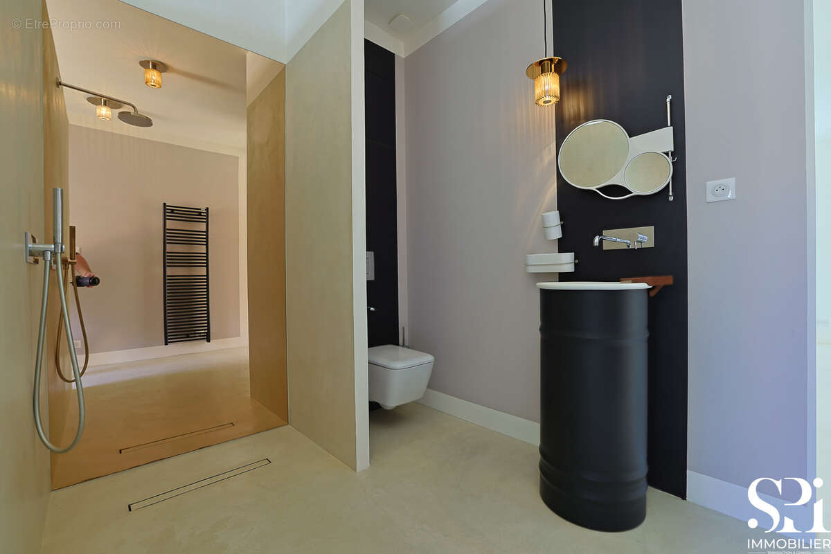 Hyeres vieille ville - loft atypique - t2 - à vendre    entièrement rénové - photo 6