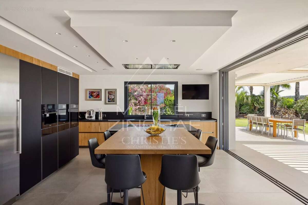 Maison à ROQUEFORT-LES-PINS