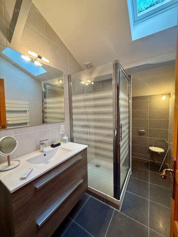 Maison à SAINT-MARTIN-DE-BEAUVILLE