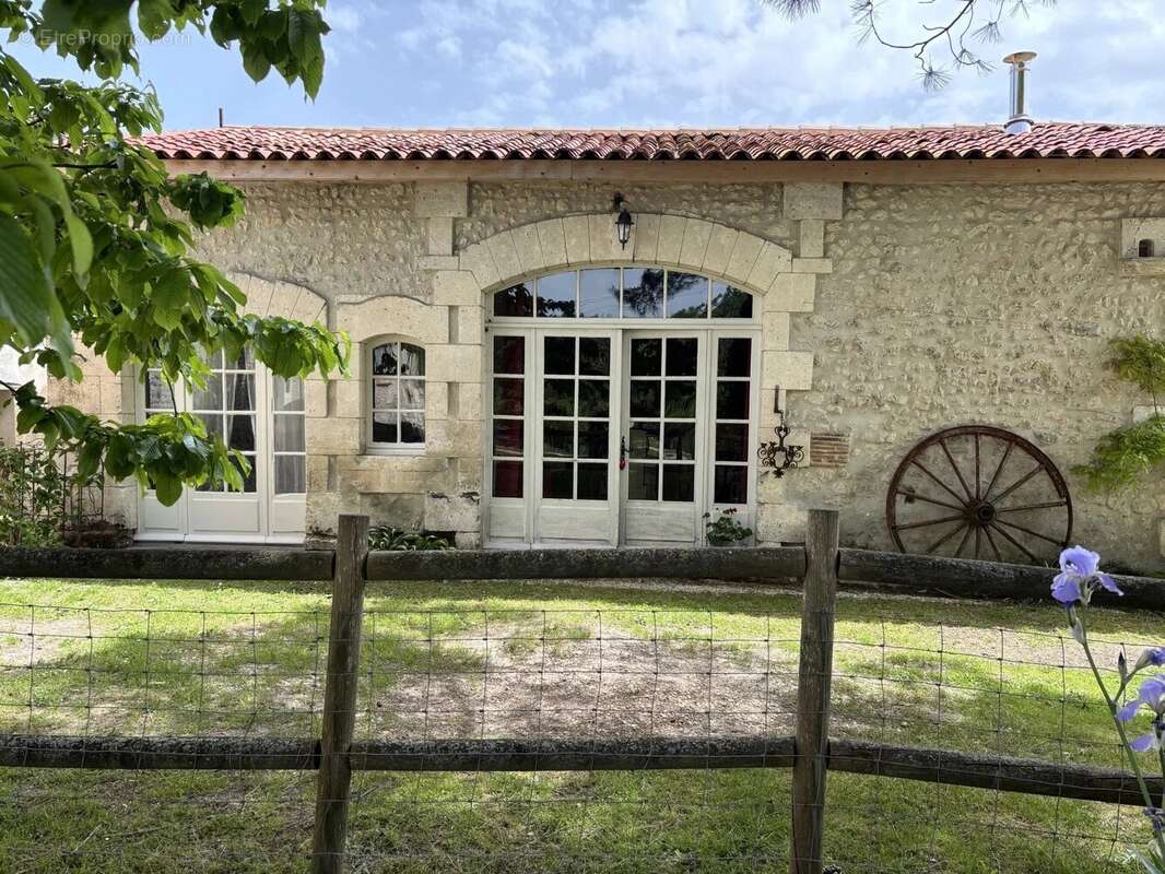 Maison à AUBETERRE-SUR-DRONNE