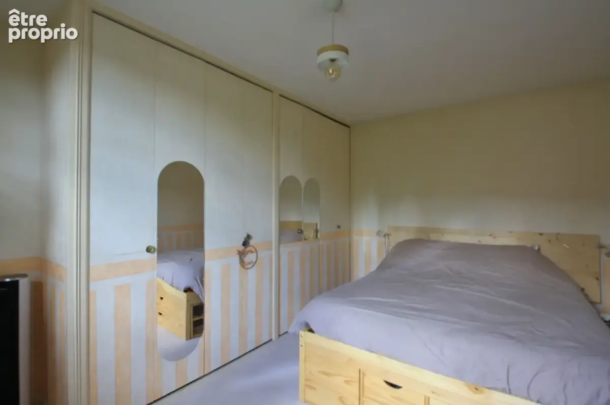 Spacieuse maison de bourg de 196 m², 5 chambres, sur un joli terrain de 5200 m² - photo 4