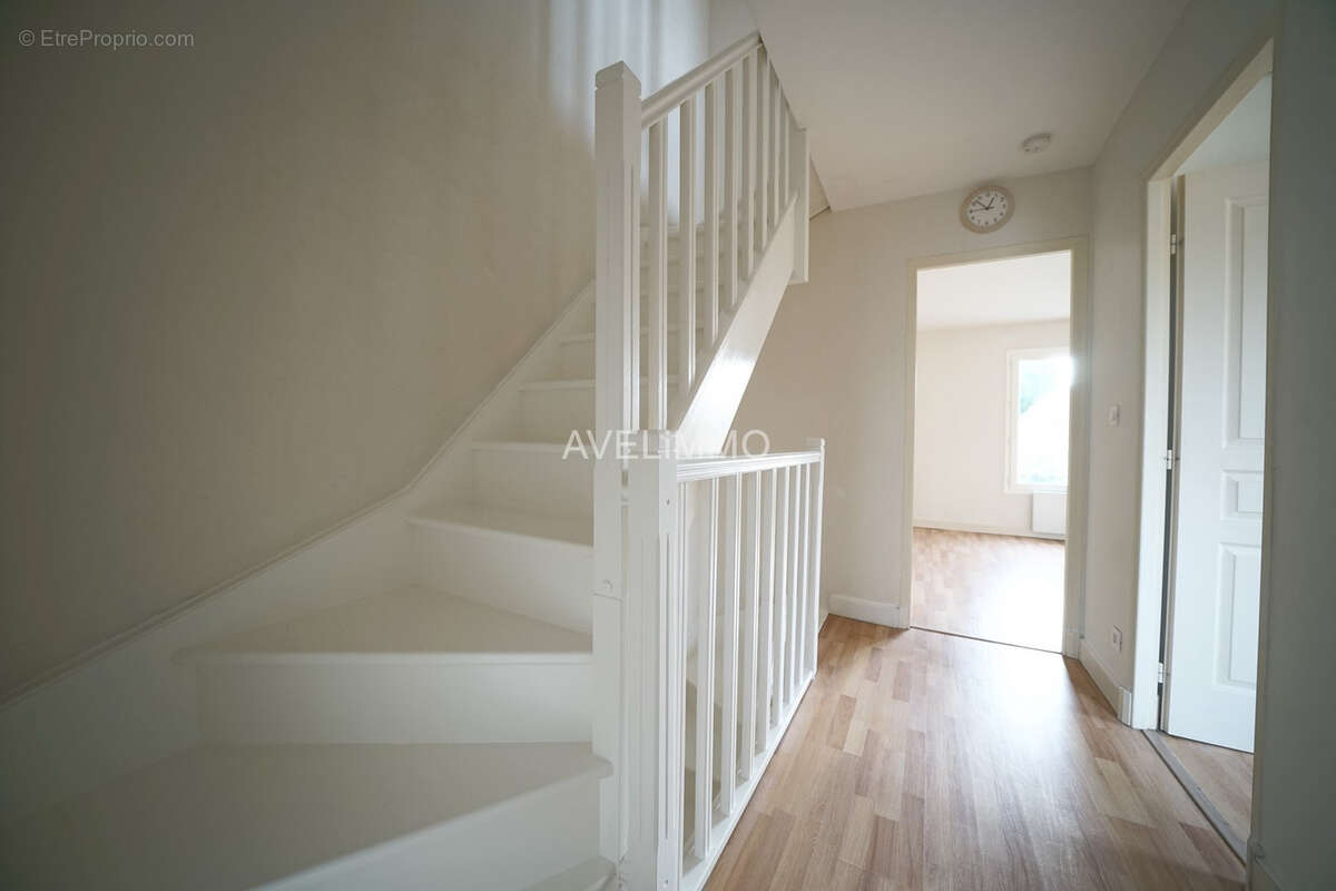 Maison à LA QUEUE-LES-YVELINES