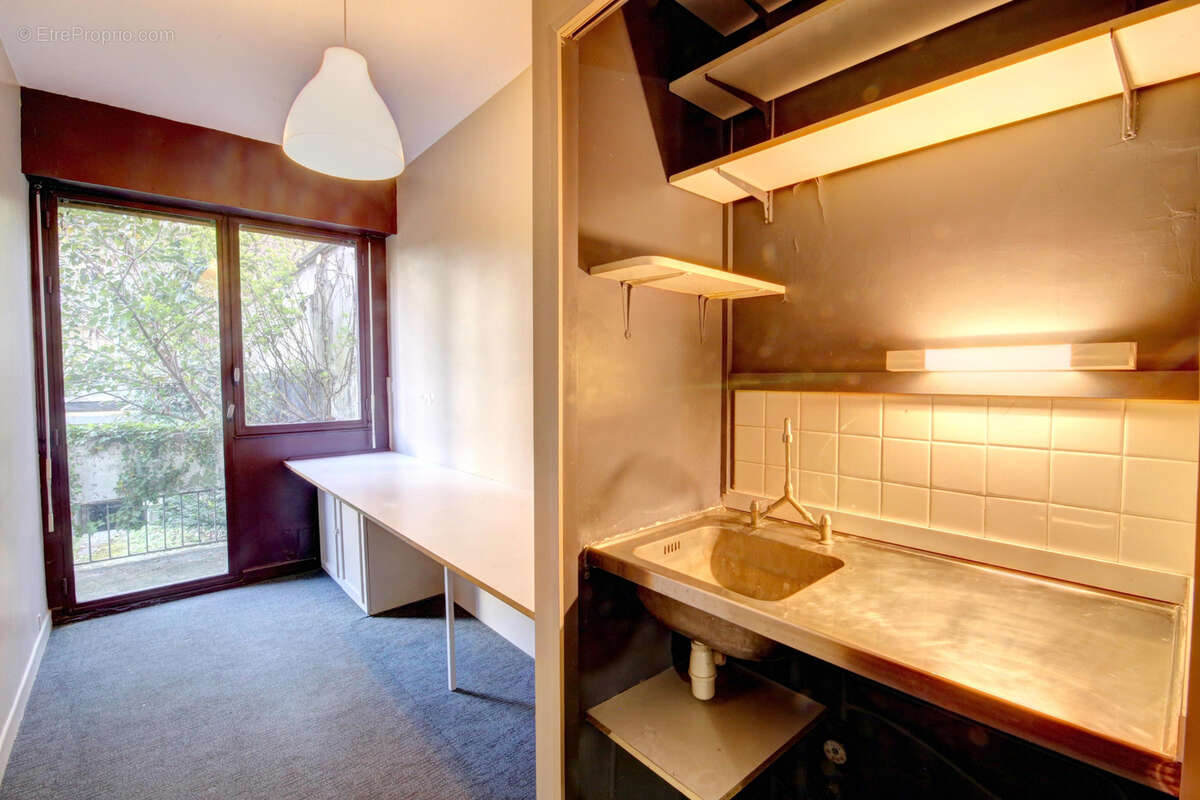 Commerce à NEUILLY-SUR-SEINE