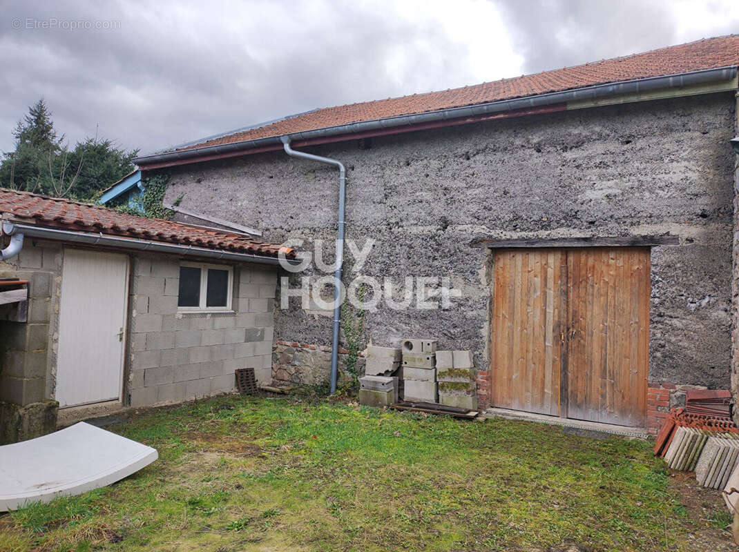 Commerce à SAINTE-AGATHE-LA-BOUTERESSE