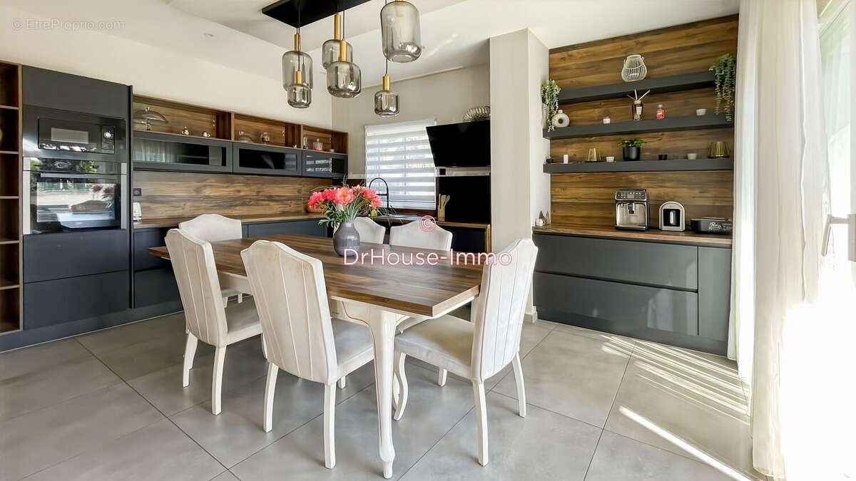 Maison à JASSANS-RIOTTIER