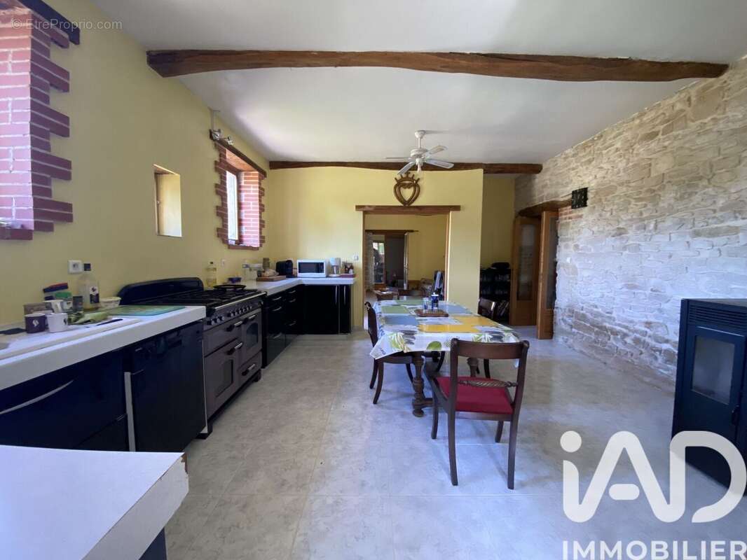 Maison 341 m² à Cezais  - photo 9